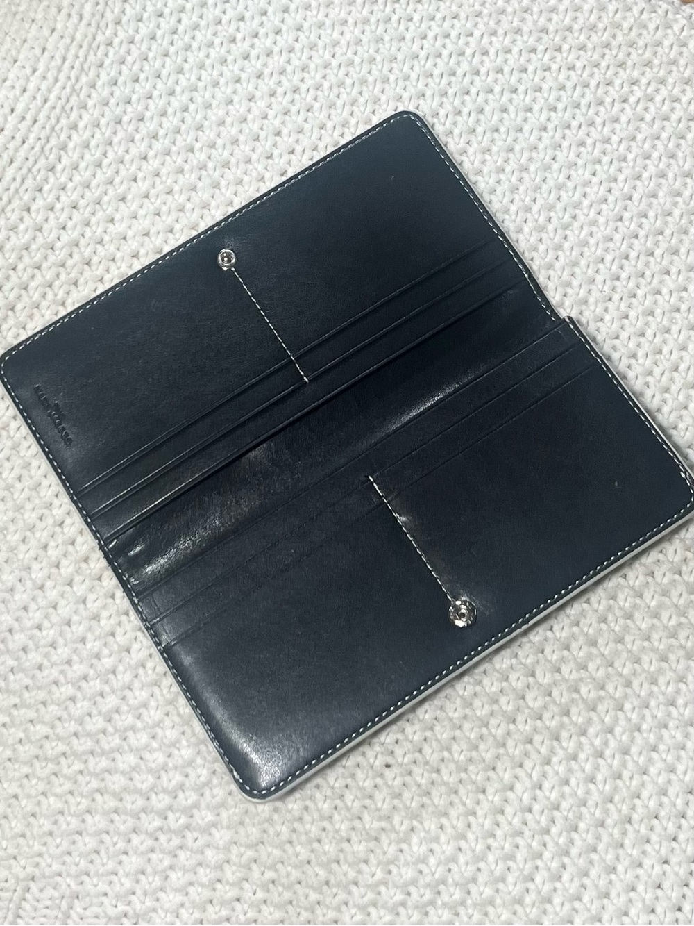 *RARE*Marc Jacobs Cream Pebbled Leather Long Snap Closure Wallet with Black Logo - Picture 2 of 3
